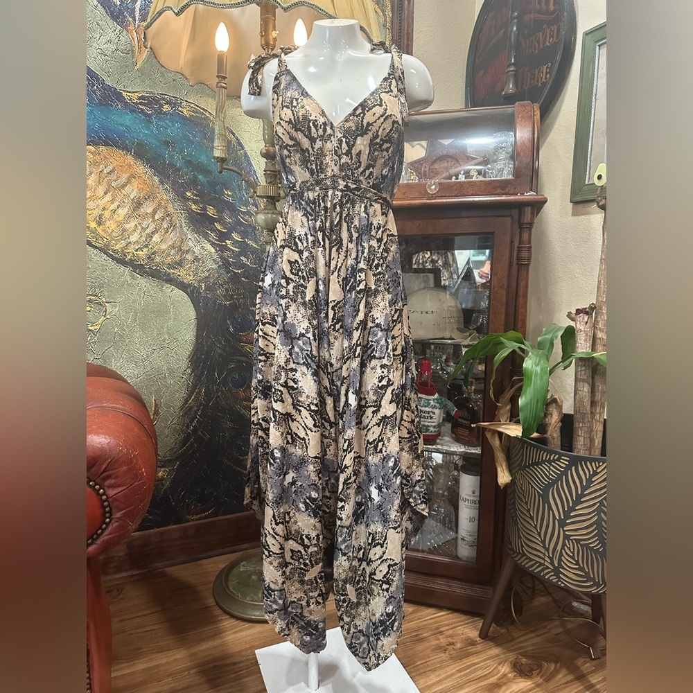 EUC KARMA HIGHWAY BOUTIQUE LIGHTWEIGHT animal  Print Jumpsuit